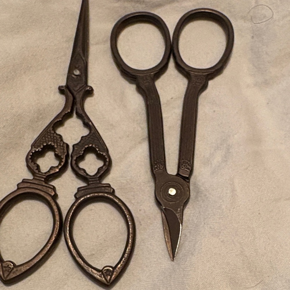 EMBROIDERY SCISSORS Ornate Decorative Metal Scissors - Brown Finish.  NEVER USED